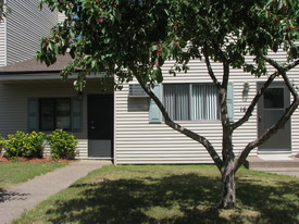 Sahlman Townhouses West in Cloquet, MN - Foto de edificio - Building Photo