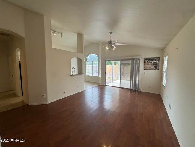 7187 S Parkside Dr in Tempe, AZ - Foto de edificio - Building Photo