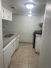 Stine Ridge Townhomes in Bakersfield, CA - Foto de edificio - Building Photo