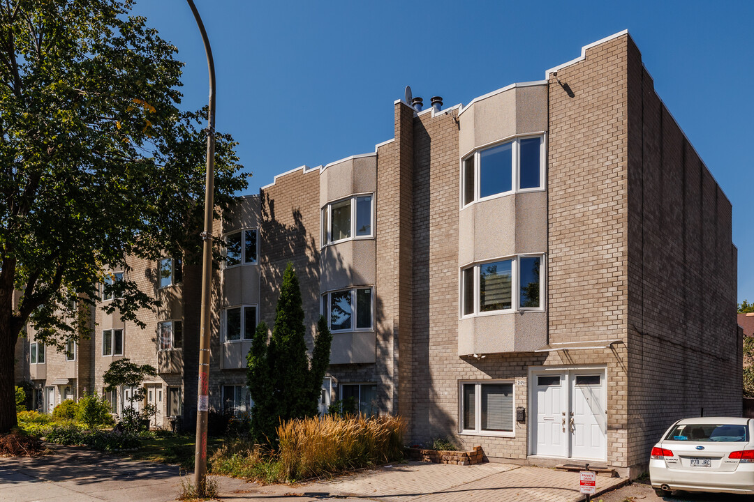 2145 Saint-Jacques Rue in Montréal, QC - Building Photo