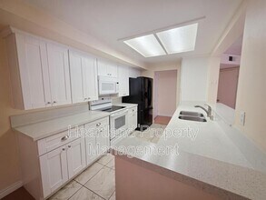 1030 E Washington Ave in Escondido, CA - Building Photo - Building Photo