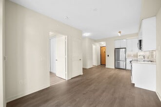 38 Annie Craig Dr in Toronto, ON - Building Photo - Building Photo
