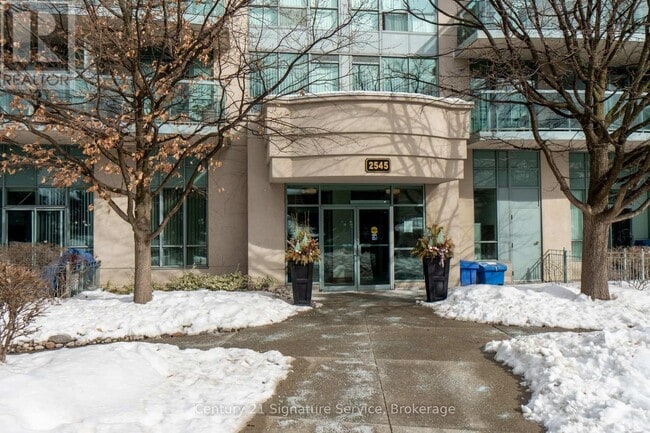 2545 Erin Centre Blvd in Mississauga, ON - Building Photo - Building Photo