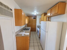 2641 Dobinson St, Unit 4 in Los Angeles, CA - Building Photo