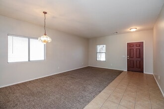 2205 N 91st Gln in Phoenix, AZ - Building Photo - Building Photo