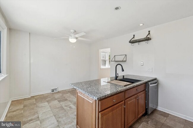 7504 Valley Ave, Unit 1 in Philadelphia, PA - Foto de edificio - Building Photo