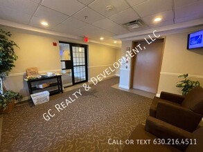 615 Perrie Dr in Elk Grove Village, IL - Building Photo - Building Photo