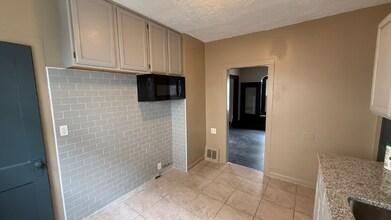8337 Garfield Blvd in Garfield Heights, OH - Building Photo - Building Photo