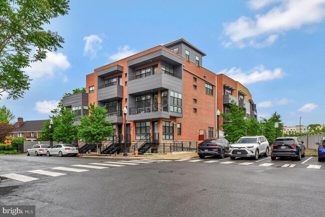 1122 S Highland St in Arlington, VA - Building Photo - Building Photo