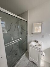 1738 W 85th St, Unit B in Los Angeles, CA - Foto de edificio - Building Photo