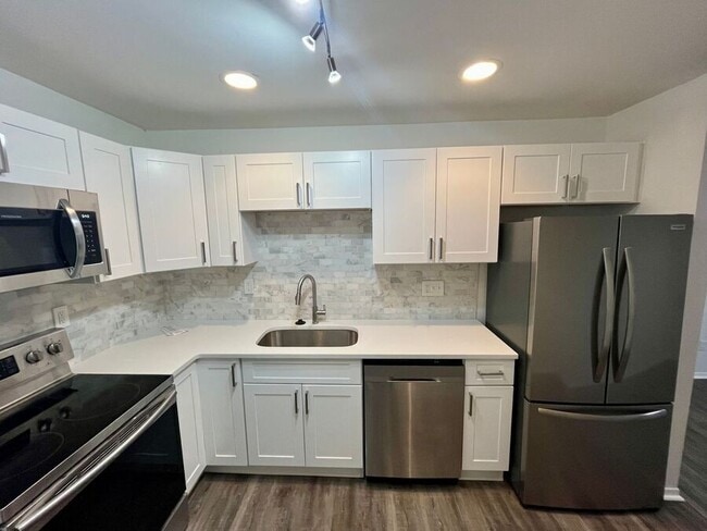 1119 E McMillan St in Cincinnati, OH - Foto de edificio - Building Photo