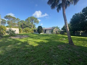 530 Escarole St SE in Palm Bay, FL - Building Photo - Building Photo