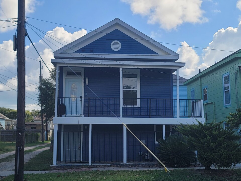 1914 27th St in Galveston, TX - Building Photo