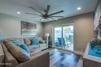 4150 E Cactus Rd in Phoenix, AZ - Foto de edificio - Building Photo