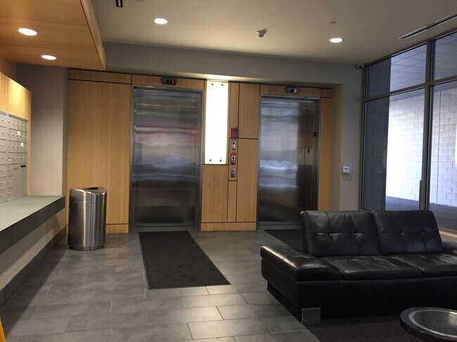 111 N 9th St, Unit 203 in Philadelphia, PA - Building Photo - Building Photo