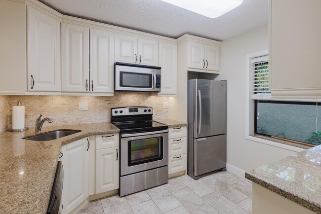 3050 NW 42nd Ave in Coconut Creek, FL - Building Photo - Building Photo