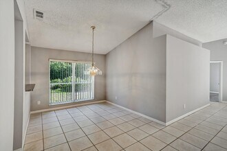 1033 Lake Davenport Blvd in Davenport, FL - Building Photo - Building Photo