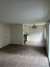 2323 Del Mar Rd in Montrose, CA - Building Photo - Building Photo