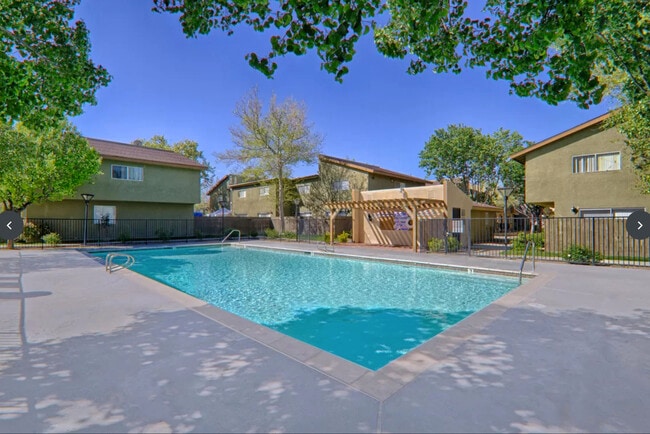 Woodlands West Townhomes