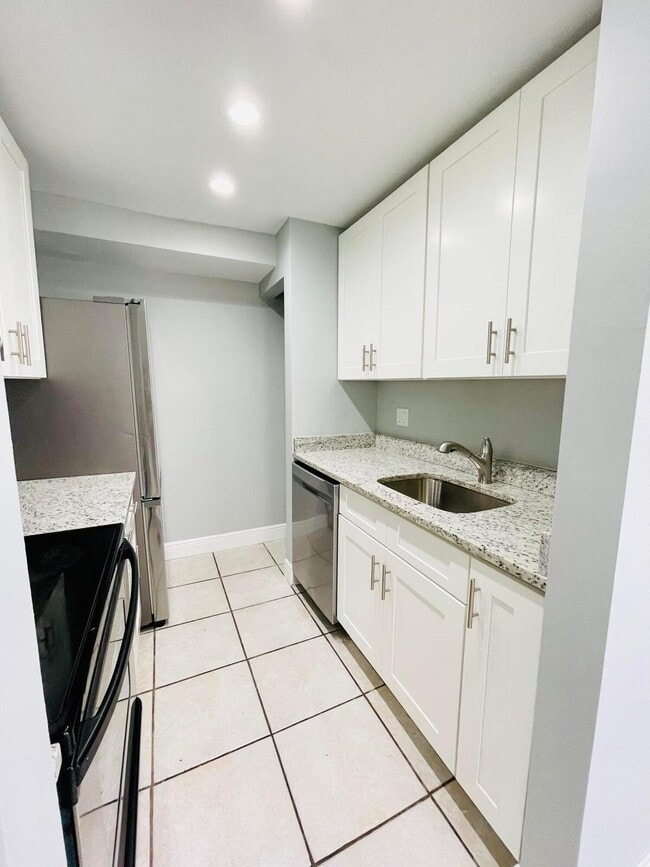 2148 Sherwood Forest Blvd in West Palm Beach, FL - Foto de edificio - Building Photo