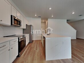 6773 Atlantic Bch Ave in Wesley Chapel, FL - Foto de edificio - Building Photo