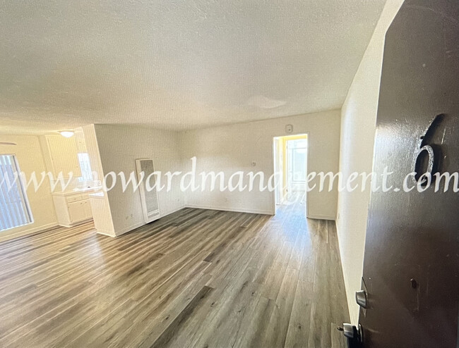 3556 San Marino St in Los Angeles, CA - Building Photo - Building Photo
