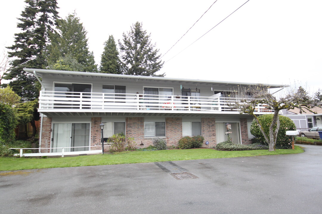 15435 10th Ave SW in Burien, WA - Building Photo