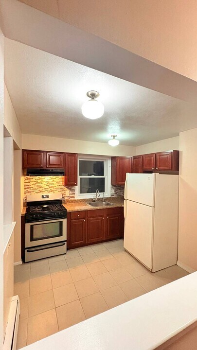 105 Lucille Ave in Staten Island, NY - Building Photo