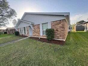 2221 Ridgedale Dr in Carrollton, TX - Foto de edificio - Building Photo