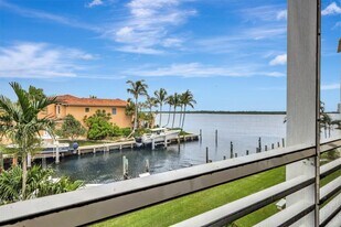105 Paradise Harbour Blvd in North Palm Beach, FL - Building Photo
