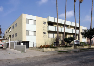 6643 De Longpre Ave in Los Angeles, CA - Building Photo - Building Photo