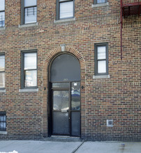 212 McLean Ave in Yonkers, NY - Foto de edificio - Building Photo