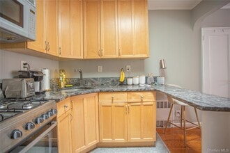 302 E Broadway in Long Beach, NY - Foto de edificio - Building Photo