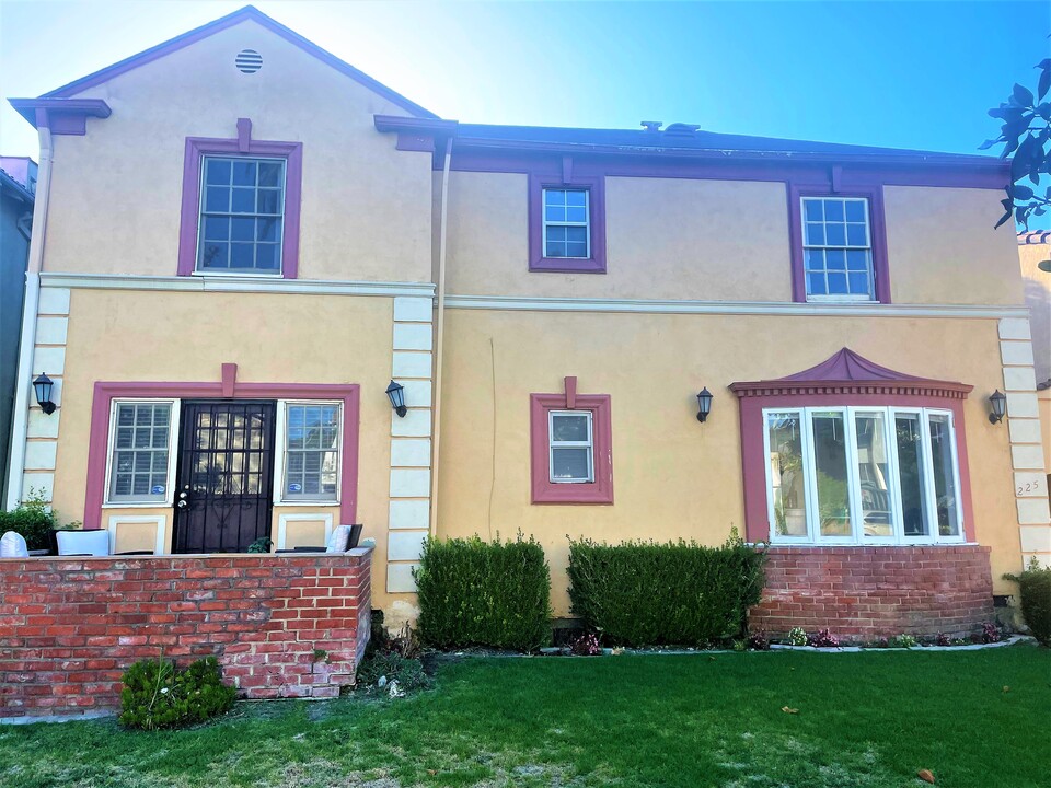 225 S Gale Dr in Beverly Hills, CA - Building Photo