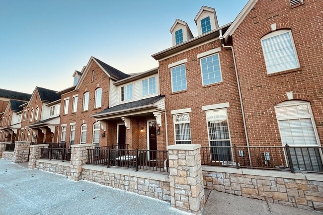 17 N Squirrel Rd in Auburn Hills, MI - Building Photo - Building Photo