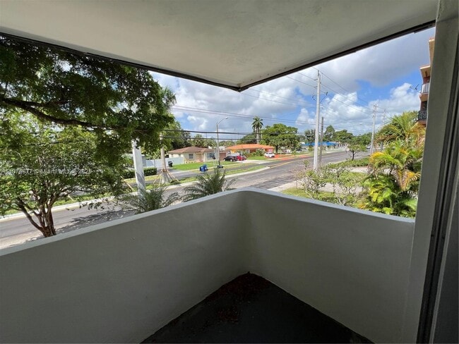 property at 465 S Royal Poinciana Blvd