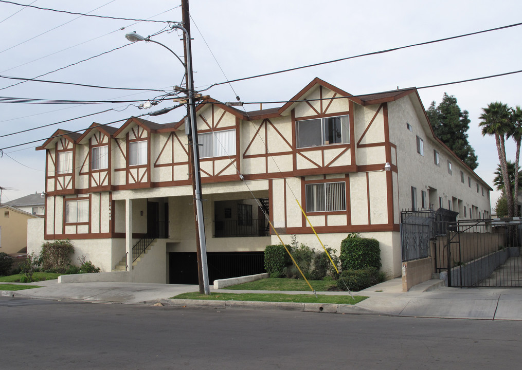 14609 Freeman Ave in Lawndale, CA - Building Photo