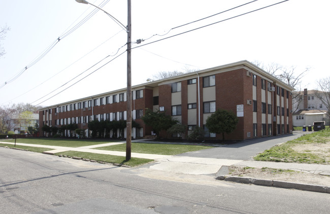 100 8th St in Lakewood, NJ - Foto de edificio - Building Photo