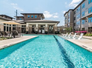 Album Keller Ranch 55+ Active Adult Apartment Homes in Fort Worth, TX - Foto de edificio - Building Photo