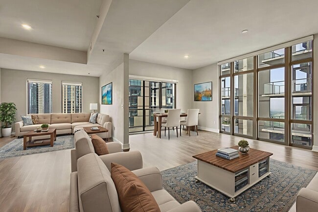 Windsor on the Lake in Austin, TX - Foto de edificio - Building Photo