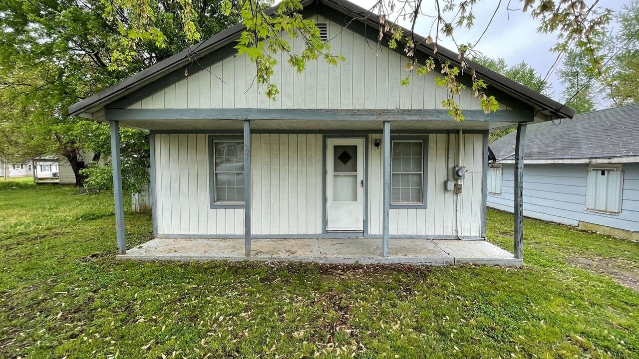 631 S Mission Ave in Tahlequah, OK - Building Photo