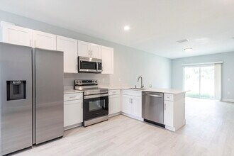17072 Byron Ave in Port Charlotte, FL - Building Photo - Building Photo