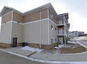 2821 Ithaca Dr in Bismarck, ND - Building Photo - Building Photo