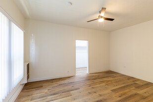 Lexington Apartments in Los Angeles, CA - Building Photo - Interior Photo