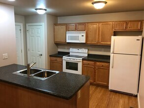 104 Scenic Drive in Goodfield, IL - Building Photo - Building Photo