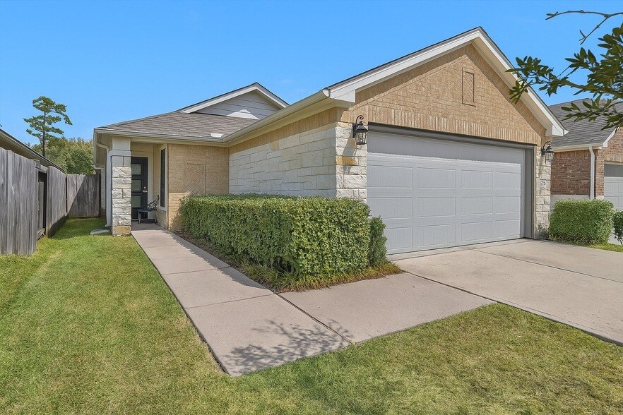 18544 Meadow Point Ln in Montgomery, TX - Foto de edificio