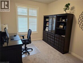 5 McClay Ave in Grimsby, ON - Building Photo - Building Photo