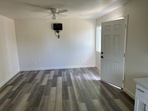 432 W Raymond St, Unit Raymond Street in Compton, CA - Building Photo - Building Photo