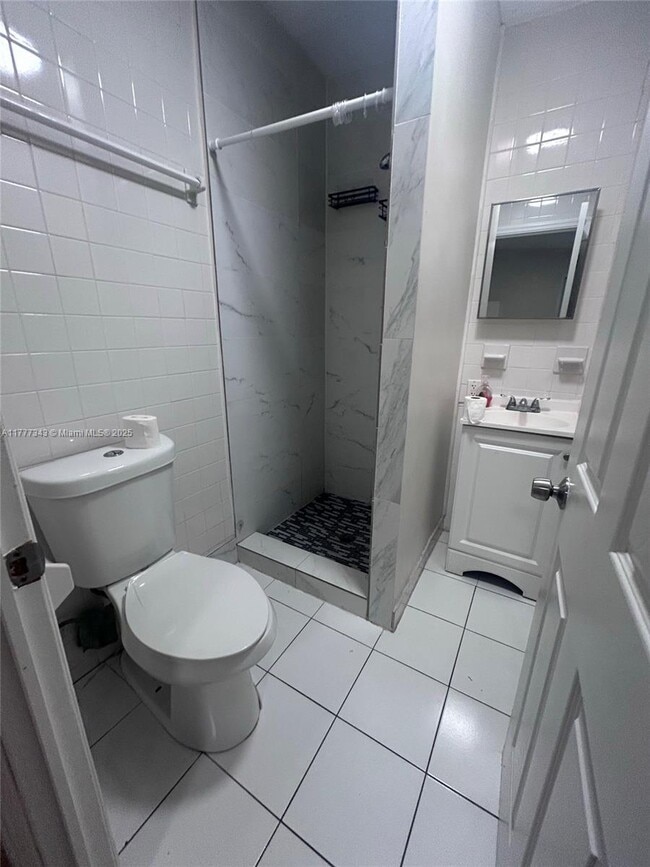 2222 Van Buren St in Hollywood, FL - Building Photo - Building Photo