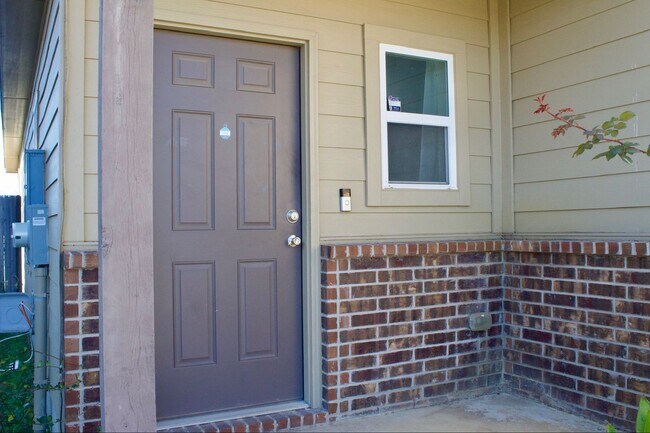 14615 Stirrup Trce in Elmendorf, TX - Building Photo - Building Photo